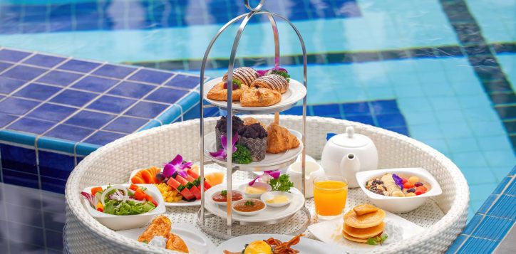 movenpick-myth-hotel-patong-phuket_floating-breakfast-2