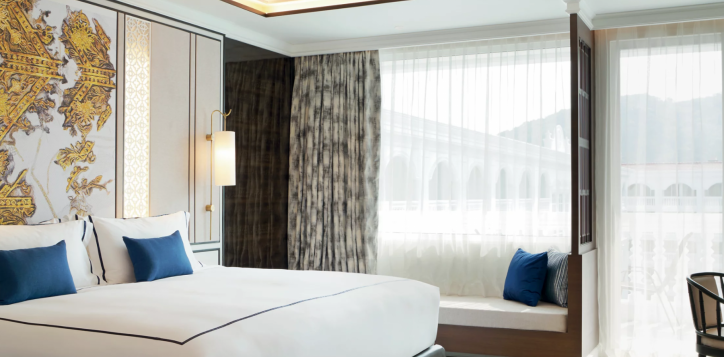 02-luxurious-accommodations-at-movenpick-myth-hotel-2